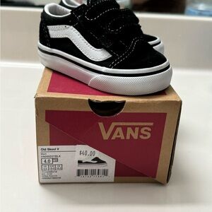 Size 4 toddler vans